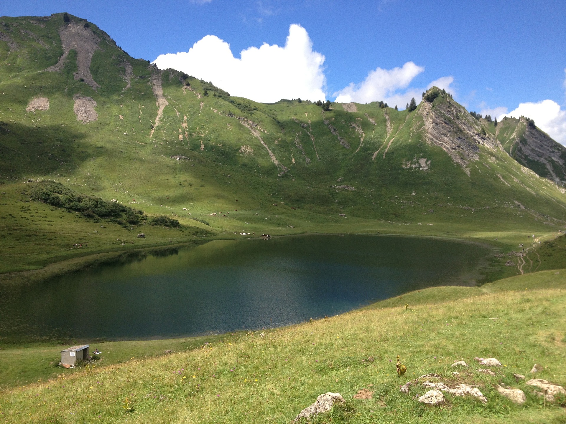 main-mountain-ranges-of-france-from-alps-to-pyrenees-les-albiez